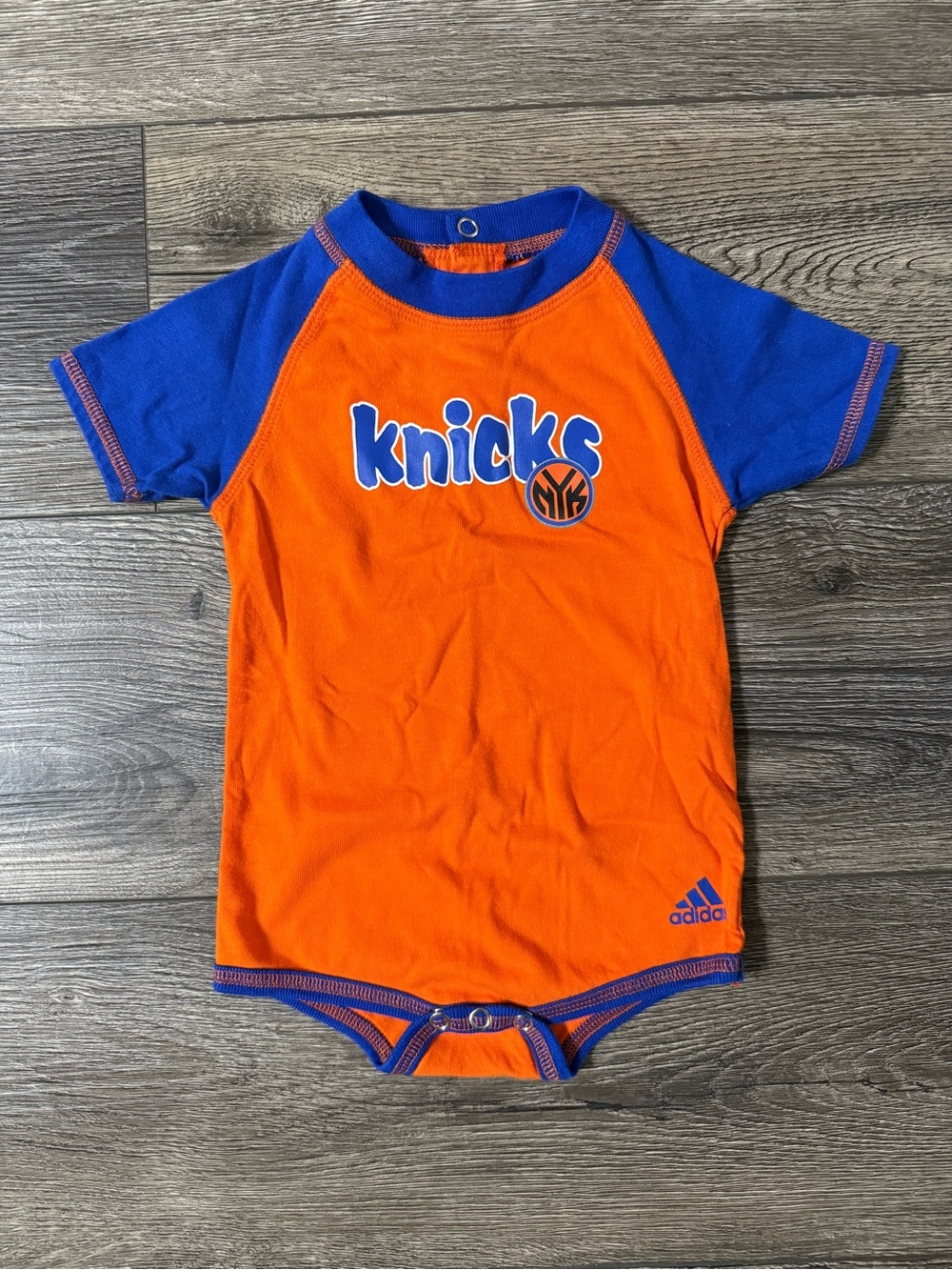 Adidas New York Knicks Baby Bodysuit 6–9M NBA